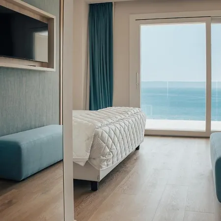 Hotel Galassia & 4*